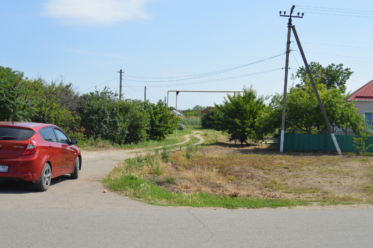 Фото автора. Июнь 2024. Куда ведёт эта дорога? Чтобы узнать по ней нужно пройти!