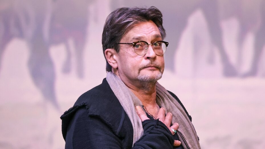 Болело": Александр Домогаров назвал причину решения уйти из театра имени Моссове