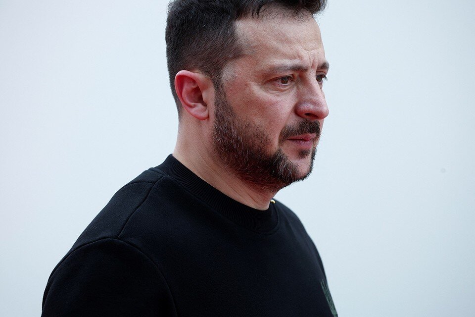    Зеленского могут заменить бывший главнокомандующий Вооруженными ВСУ Валерий Залужный или вчерашний спикер парламента Украины Дмитрий Разумков. REUTERS