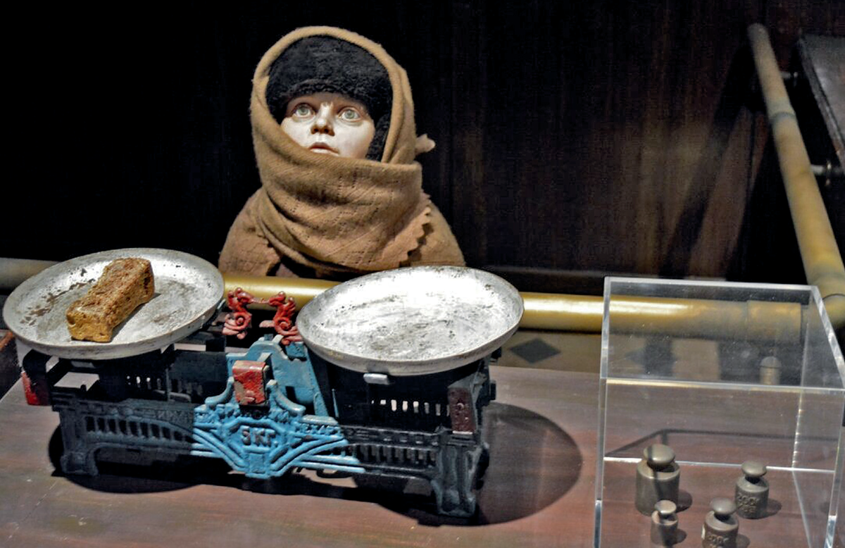 Блокадный хлеб из экспозиции  Музея блокады Ленинграда