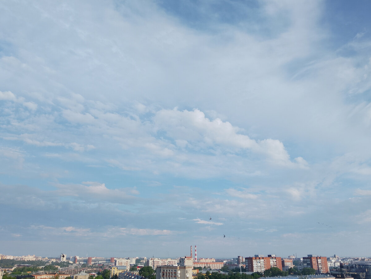 Утреннее небо 07.06.2024 из окна моей реальной квартиры, фото автора