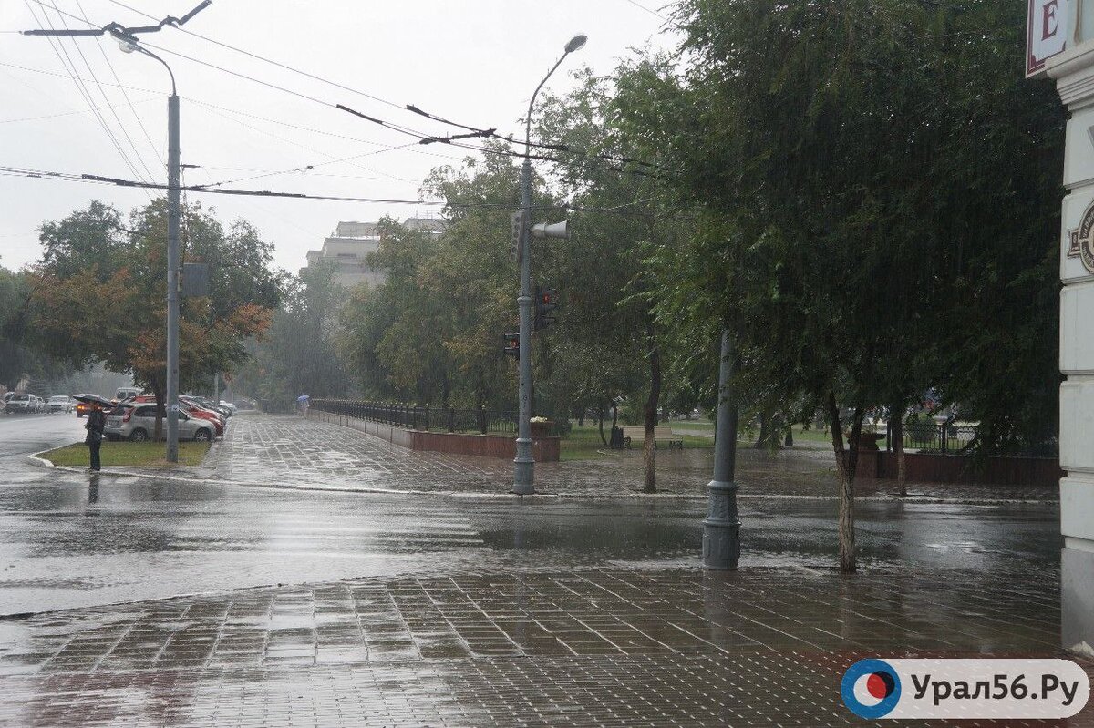    На выходных в Оренбургской области спадет жара, продолжатся дожди и грозы