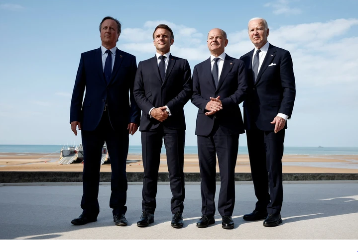 Представители Британии, Франции, США и Германии на торжествах по случаю высадки десанта в Нормандии. Вопрос - найдите лишнего? (фото: REUTERS) 
