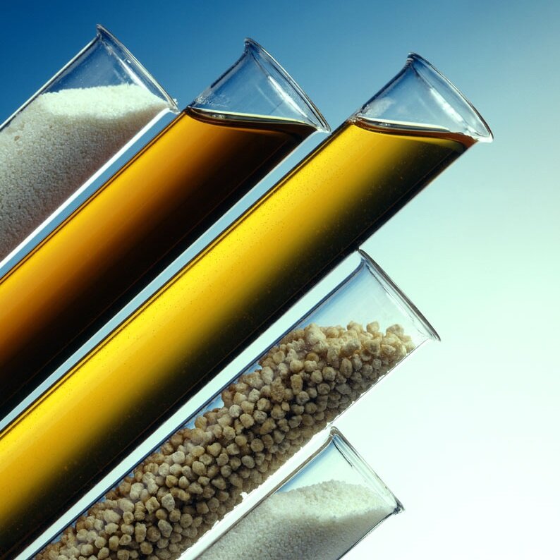 © Helge Höpfner / Wikimedia Commons / CC BY-SA 3.0 (Различные формы лецитина — природного эмульгатора, использующегося в пищевой и косметической промышленности)