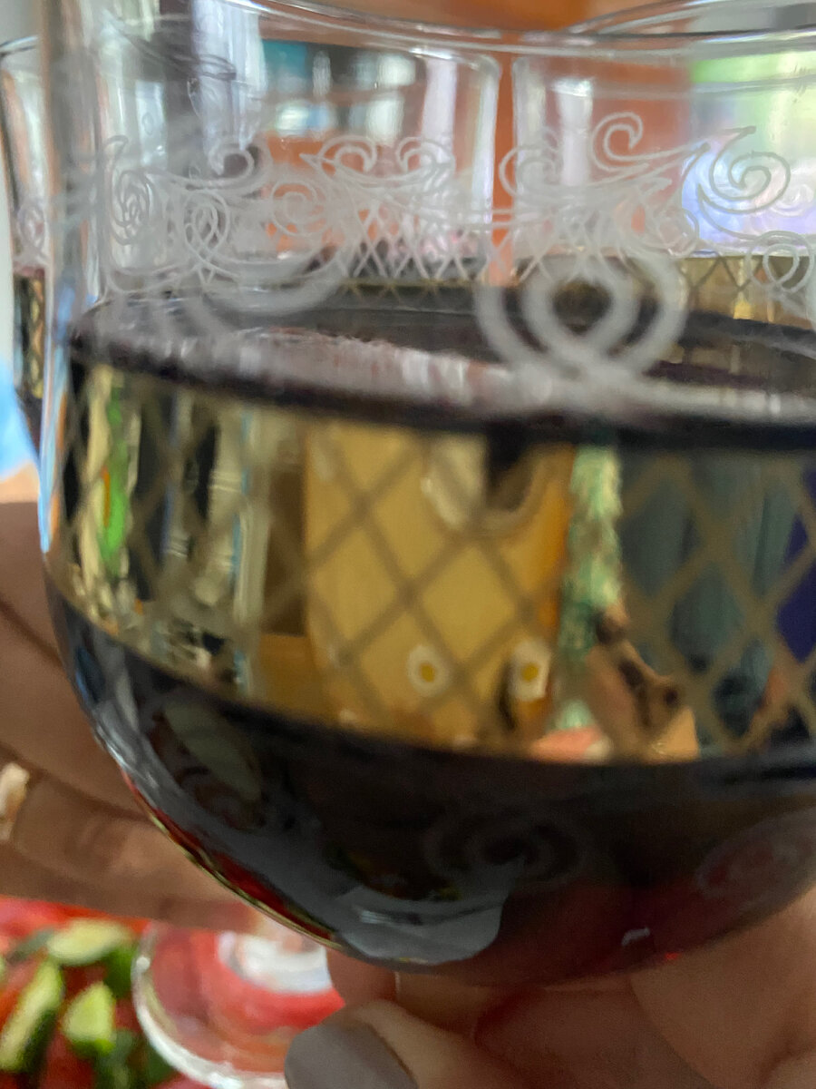 «Поднимем бокалы, содвинем их оазом, да, здравствуют музы, да, здравствует разум!»