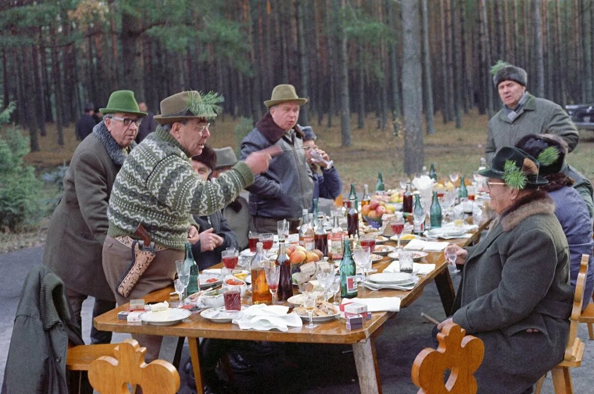  И Путин на охоте фото-  https://yandex.ru/images/search?img_url=https%3A%2F%2Ffototelegraf.ru%2Fwp-content%2Fuploads%2F2011%2F09%2Fputin-15-28.jpg&lr=236&pos=0&rpt=simage&source=serp&text=путин%20на%20охоте%20фото