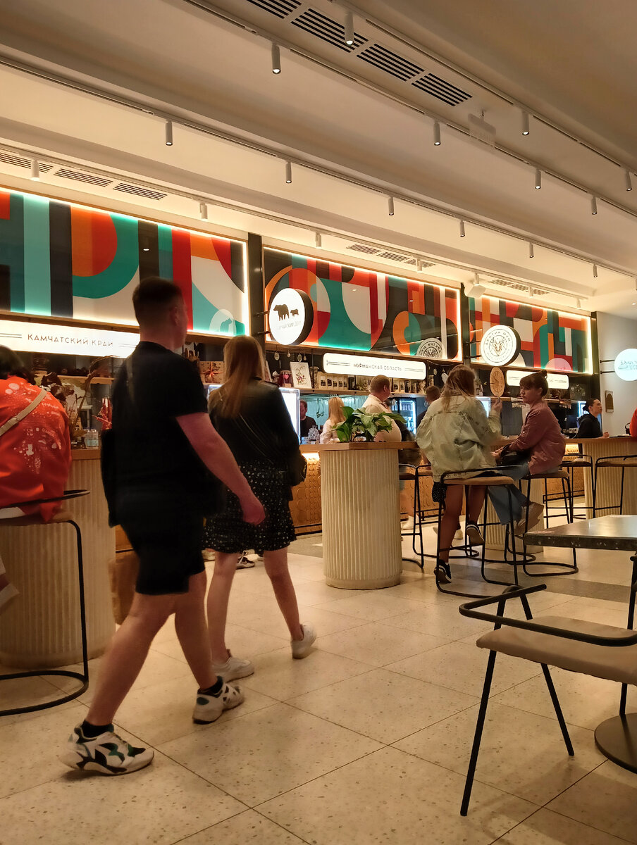 Вот под такими вывесками разные кухни. 