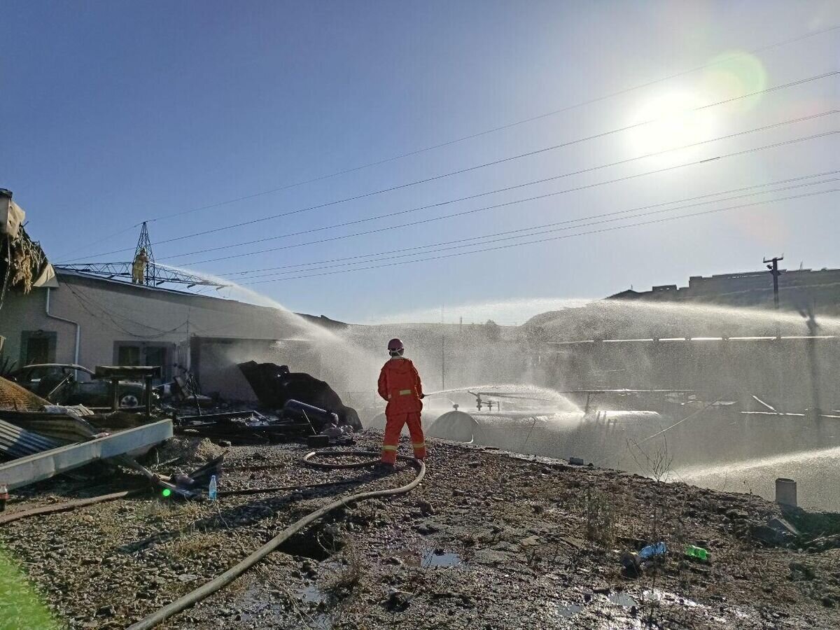    Место взрыва на газозаправочной станции на автотрассе Ереван-Севан© Фото : Спасательная служба Республики Армения