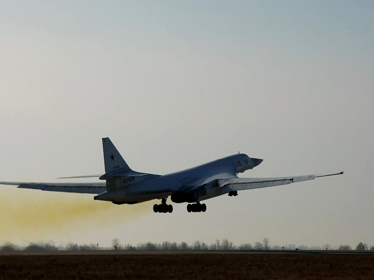    Стратегический бомбардировщик-ракетоносец Ту-160 ВКС РФ© РИА Новости / Пресс-служба Минобороны РФ
