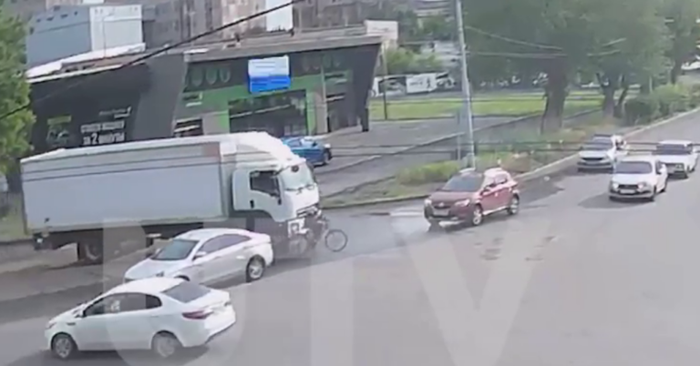    Жуткие кадры. «Камаз» переехал велосипедиста на Цвиллинга в Оренбурге Белов Михаил Александрович
