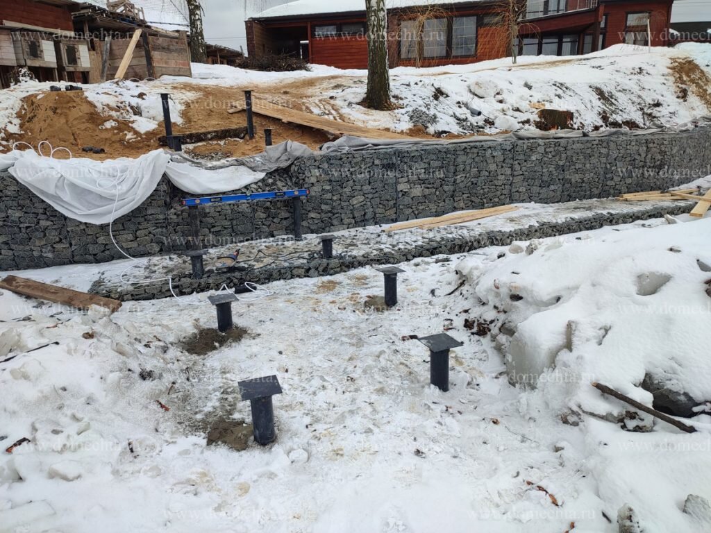 Основание под причал – винтовые сваи