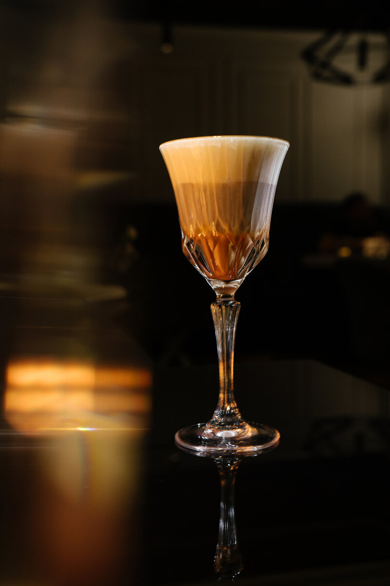 Состав: кокосовая карамель, эспрессо, сливки, ванильный сахар, гималайская соль.