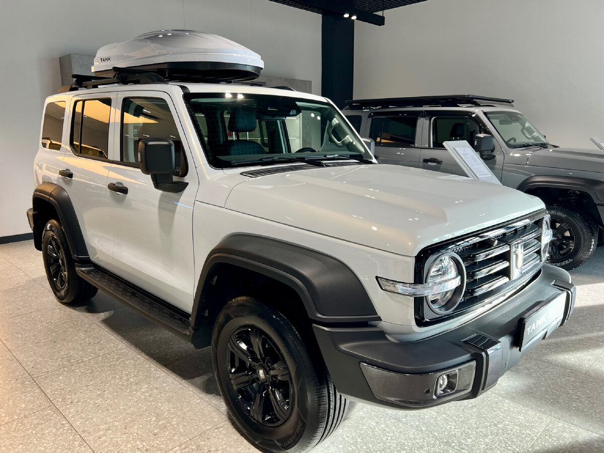 Танк 300 в цвете Белый Ольхон.