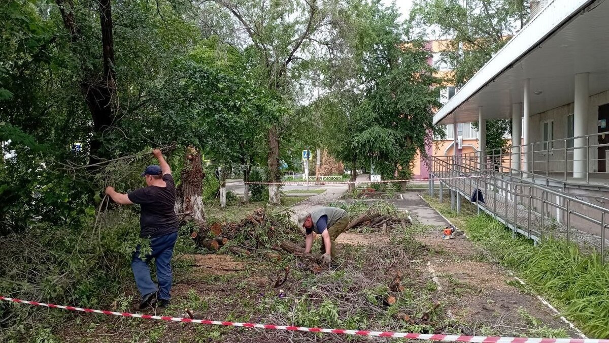    На Энгельс обрушились ураган и ливень с молниями вечером 6 июня Новости Саратова и области – Сетевое издание «Репортер64»