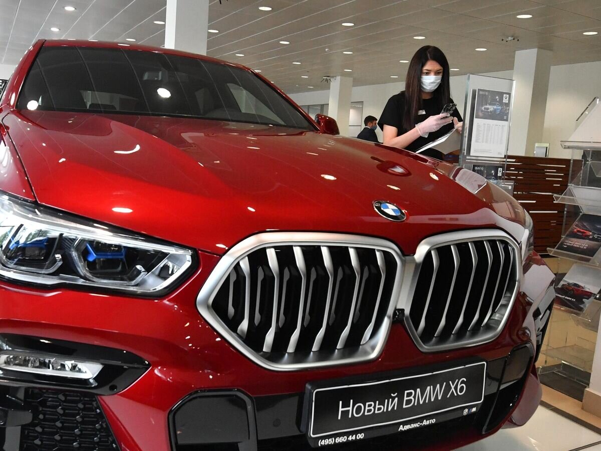    Автомобиль BMW в автосалоне в Москве© РИА Новости / Михаил Воскресенский