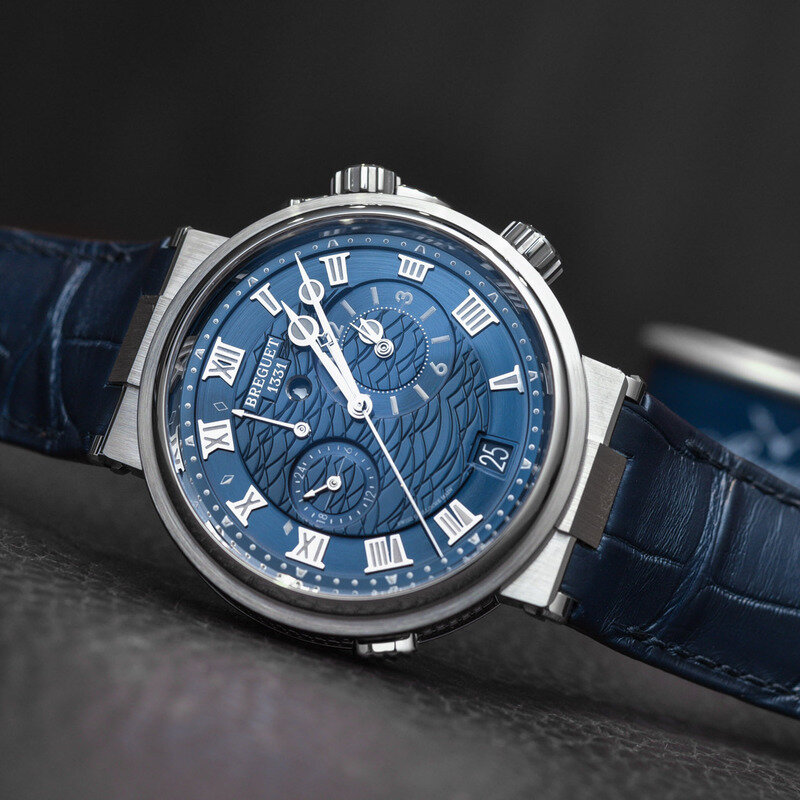 Часы Breguet Marine Alarme Musicale в 40 мм корпусе из белого золота с будильником, вторым часовым поясом, индикатором запаса хода и датой