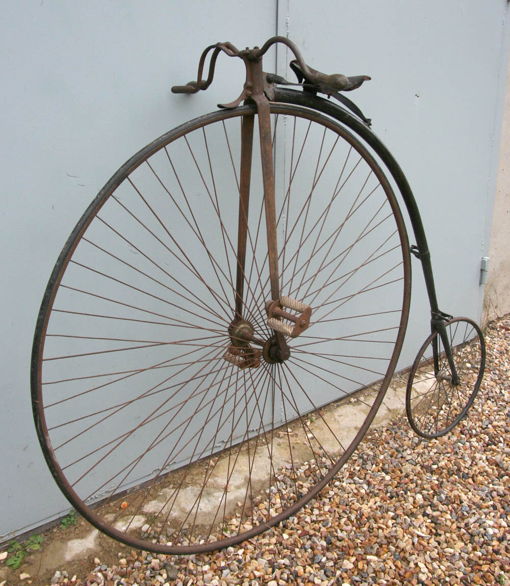 Высококолесный английский велосипед 1884-86 годов изготовления, в настоящее время экспонируемый во Владимирском Музее-Заповеднике. Фото Андрея Мятиева.