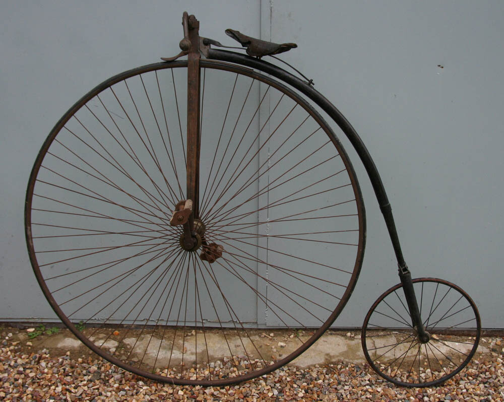 Высококолесный английский велосипед 1884-86 годов изготовления, в настоящее время экспонируемый во Владимирском Музее-Заповеднике. Фото Андрея Мятиева.