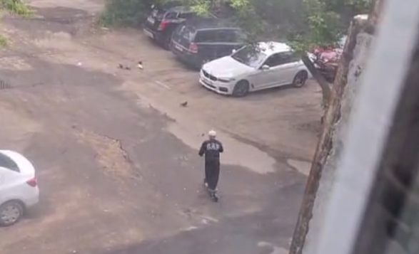     После выхода репортажа на «Барсе» стрелявший супруге в окна ивановец активизировался