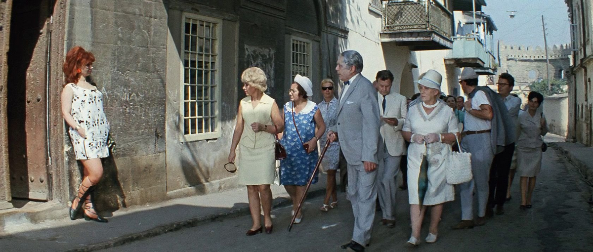 "Руссо туристо - облико морале!" (кадр из к/ф "Бриллиантовая рука)