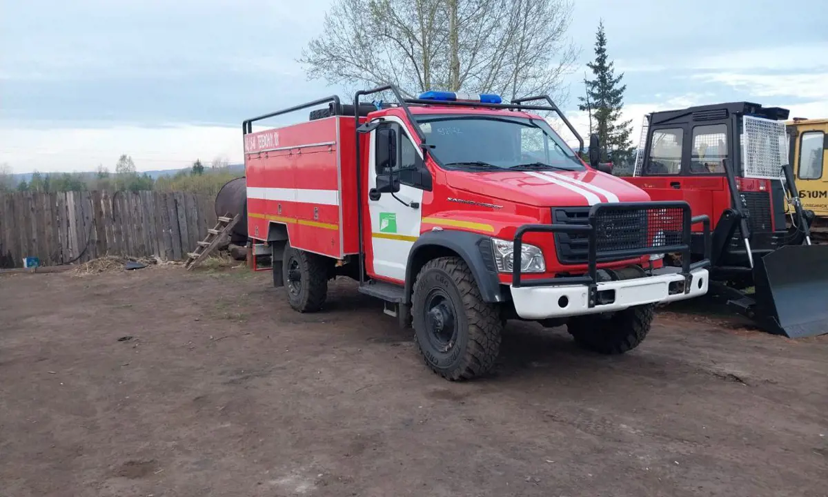 Для борьбы с пожарами в Братском районе приобретены два трактора и  автоцистерна | Братская студия телевидения | Дзен