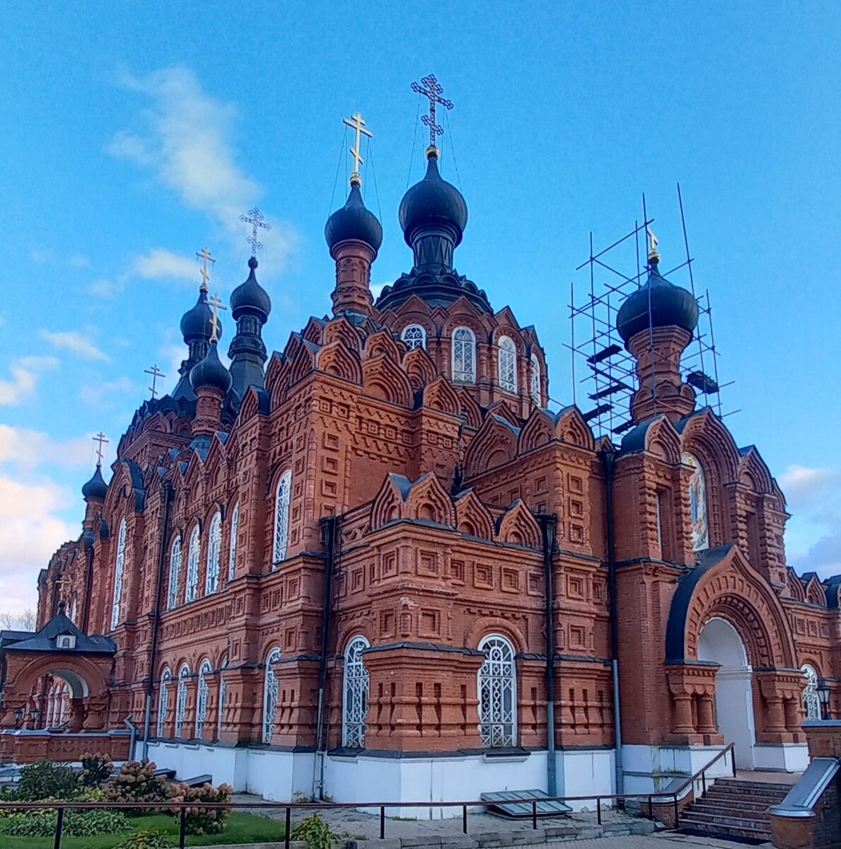 Храм в Шамординском женском монастыре.