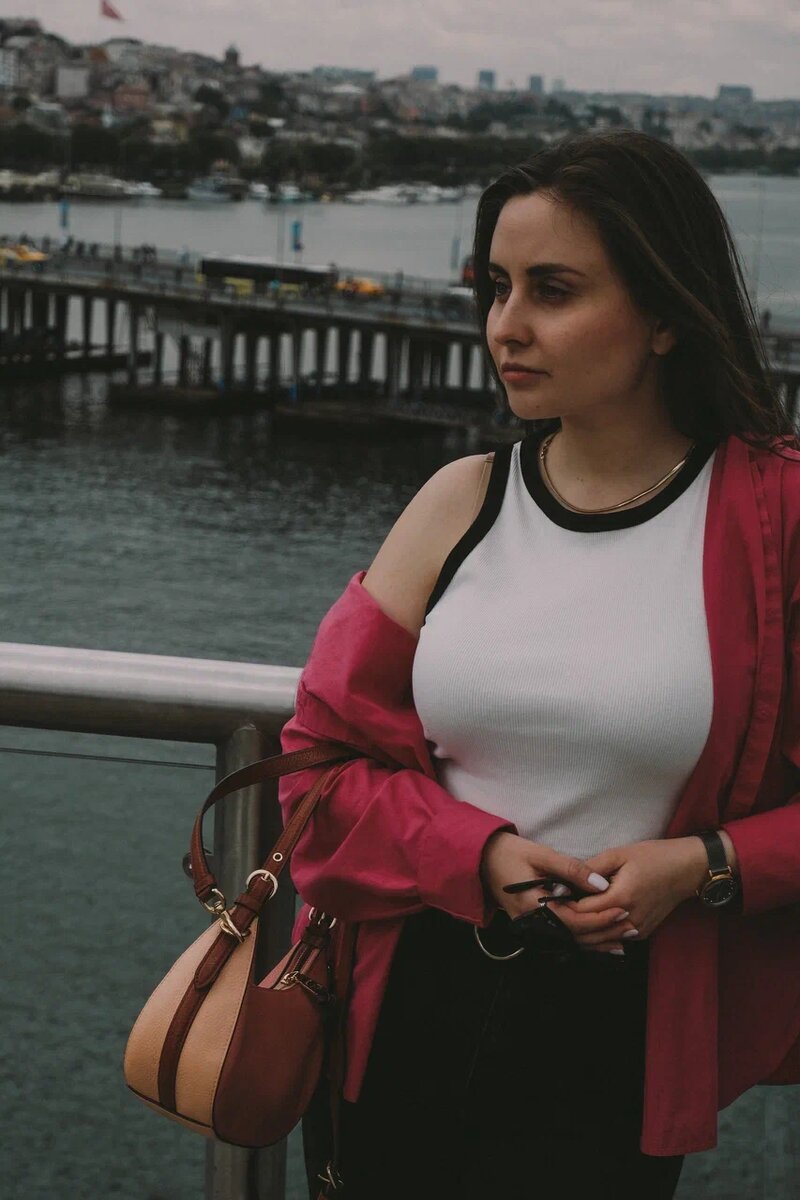 Привет! Меня зовут Лена и я уже больше 4 лет своя среди «чужих»