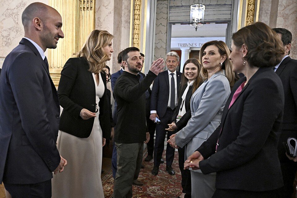   Зеленский явился в парламент с женой Еленой REUTERS
