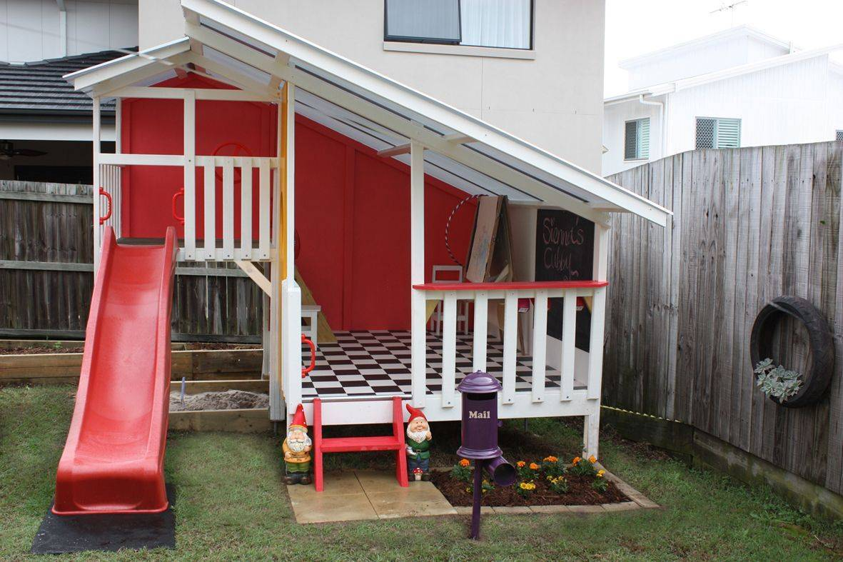 Фото: https://czarsafe.ru/ulicnyj-detskij-domik-dla-igr-svoimi-rukami-dla-daci-i-dvora/