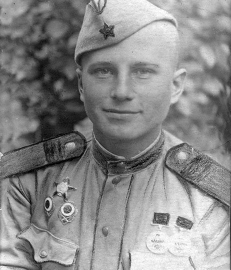 В 20 лет уничтожил 187 врагов и погиб, поднимая за собой роту. Выдающийся подвиг снайпера Федора Харченко