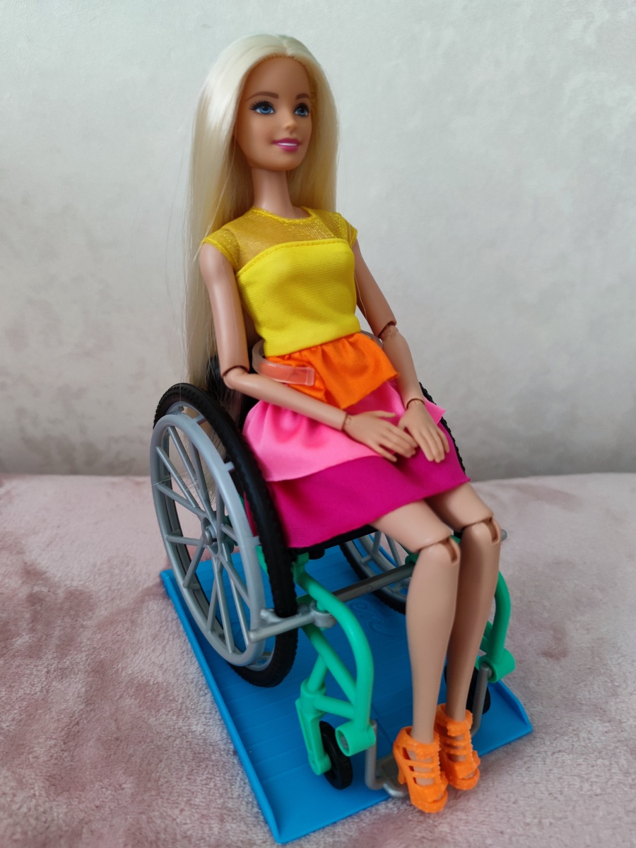 Спустя пару лет от первой гибридизации продала коляску вместе с разонравившейся куклой и огромным приданным в качестве детской игрушки