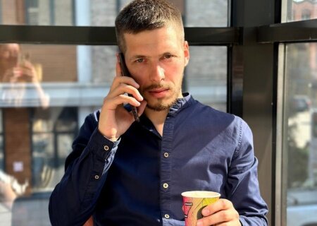    Зампреда патриотического движения «Зов народа» убил поклонник его жены, нарисовав кровью сердце на стене подъезда