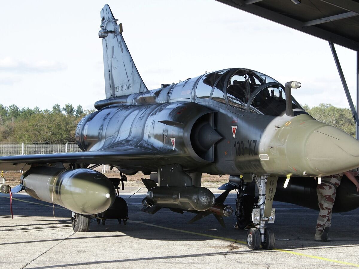    Французский истребитель Mirage 2000D. Архивное фото© AP Photo / Bob Edme