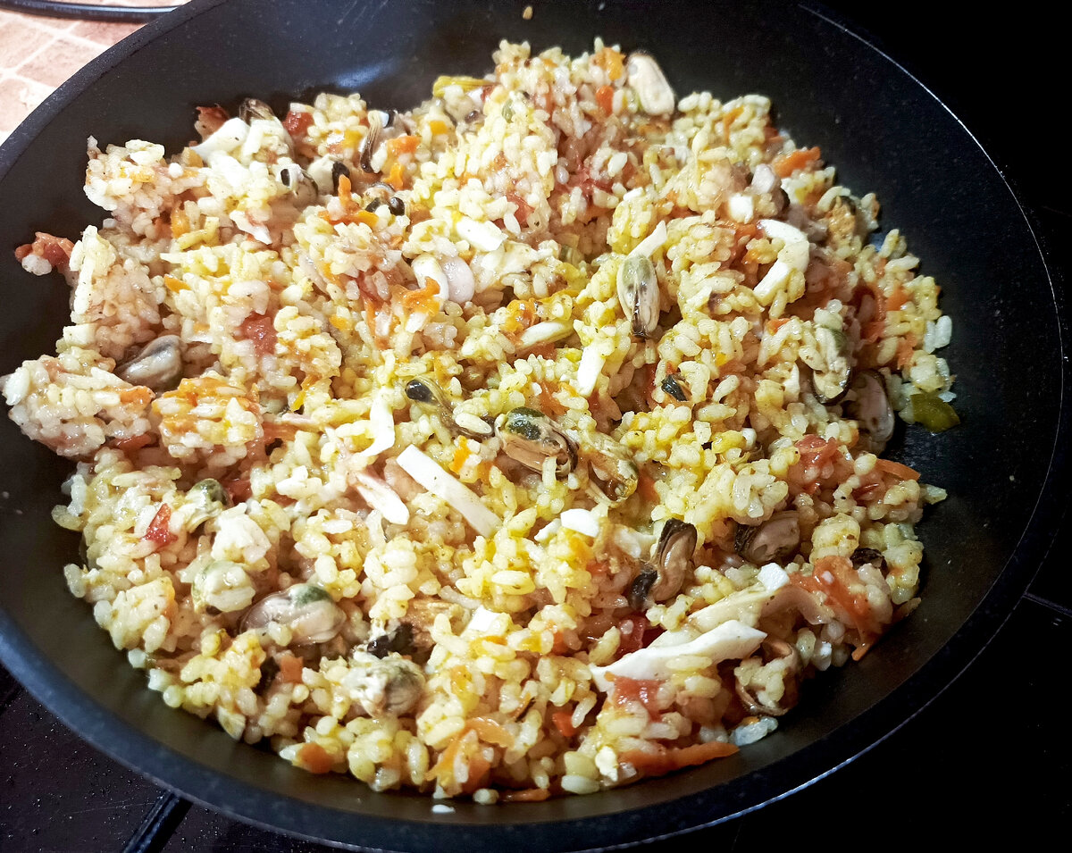 Рис с овощами и морепродуктами.