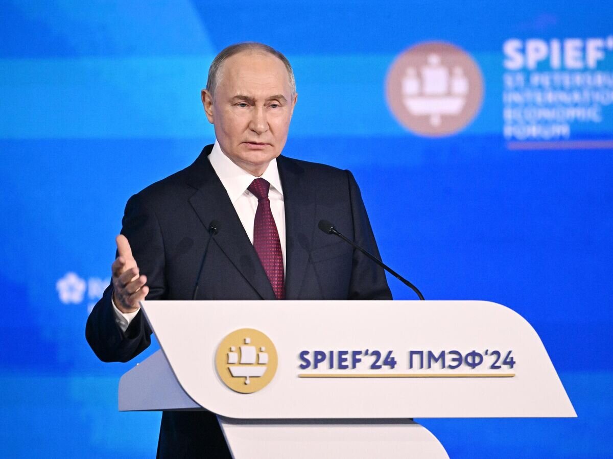    Президент России Владимир Путин выступает на пленарном заседании Петербургского международного экономического форума© РИА Новости / Сергей Бобылев