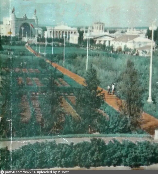 Латвийский сквер, архивное фото