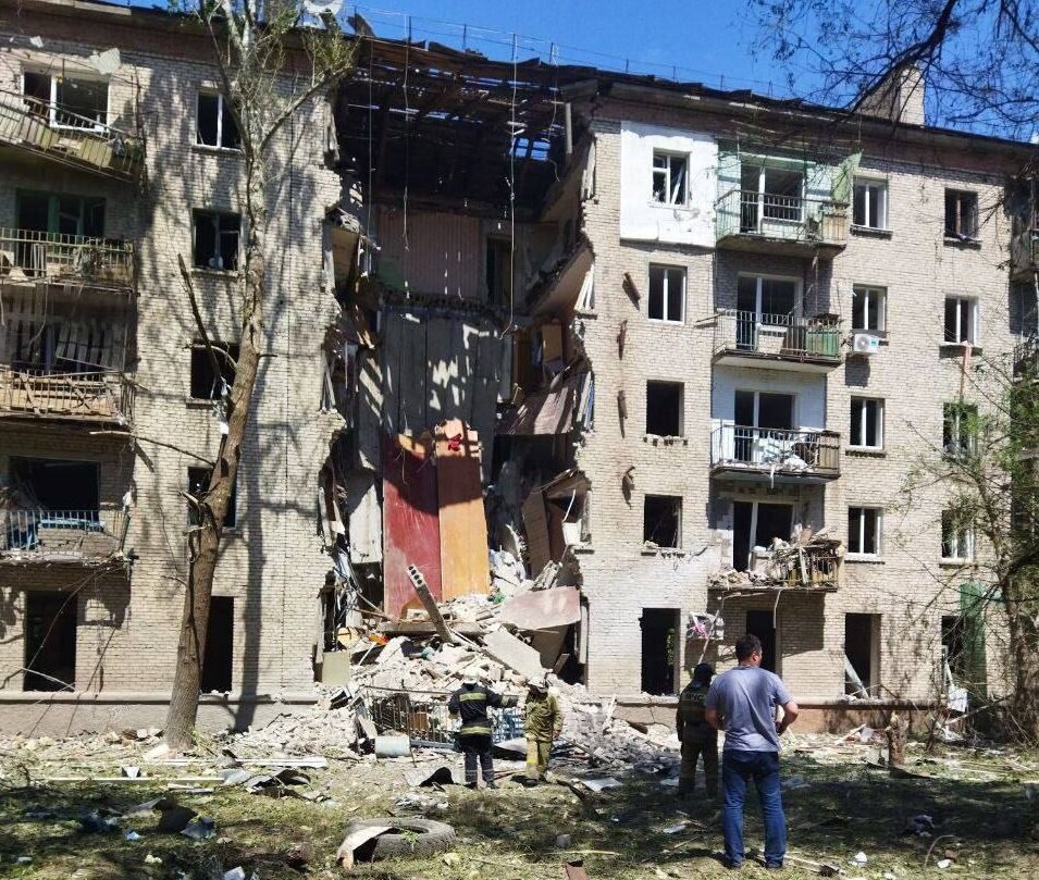 Американская ракета обрушила целый подъезд в пятиэтажке. Фото: соцсети.