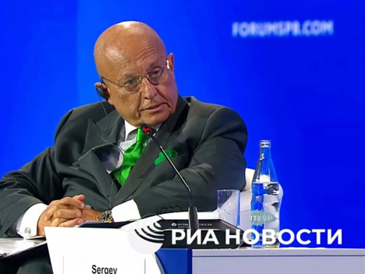    Реакция Путина на предложение модератора создать рабочую группу для выработки экономический модели© РИА Новости