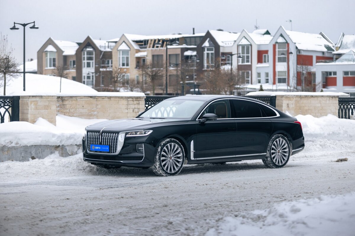    Hongqi H9 – крупный седан: длина составляет 5137 мм, ширина – 1904 мм, колесная база – 3060 мм