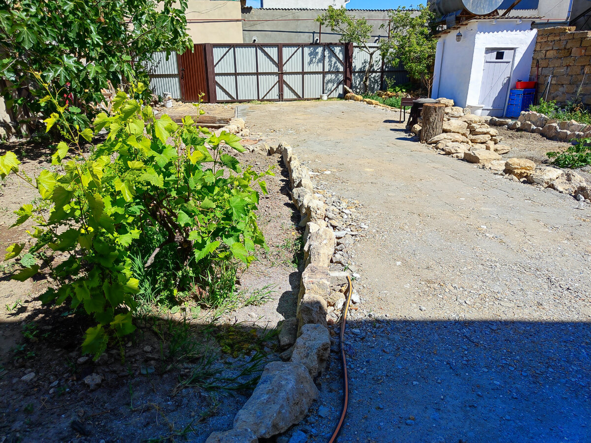 Стало, вид с другой стороны, от дома на ворота 