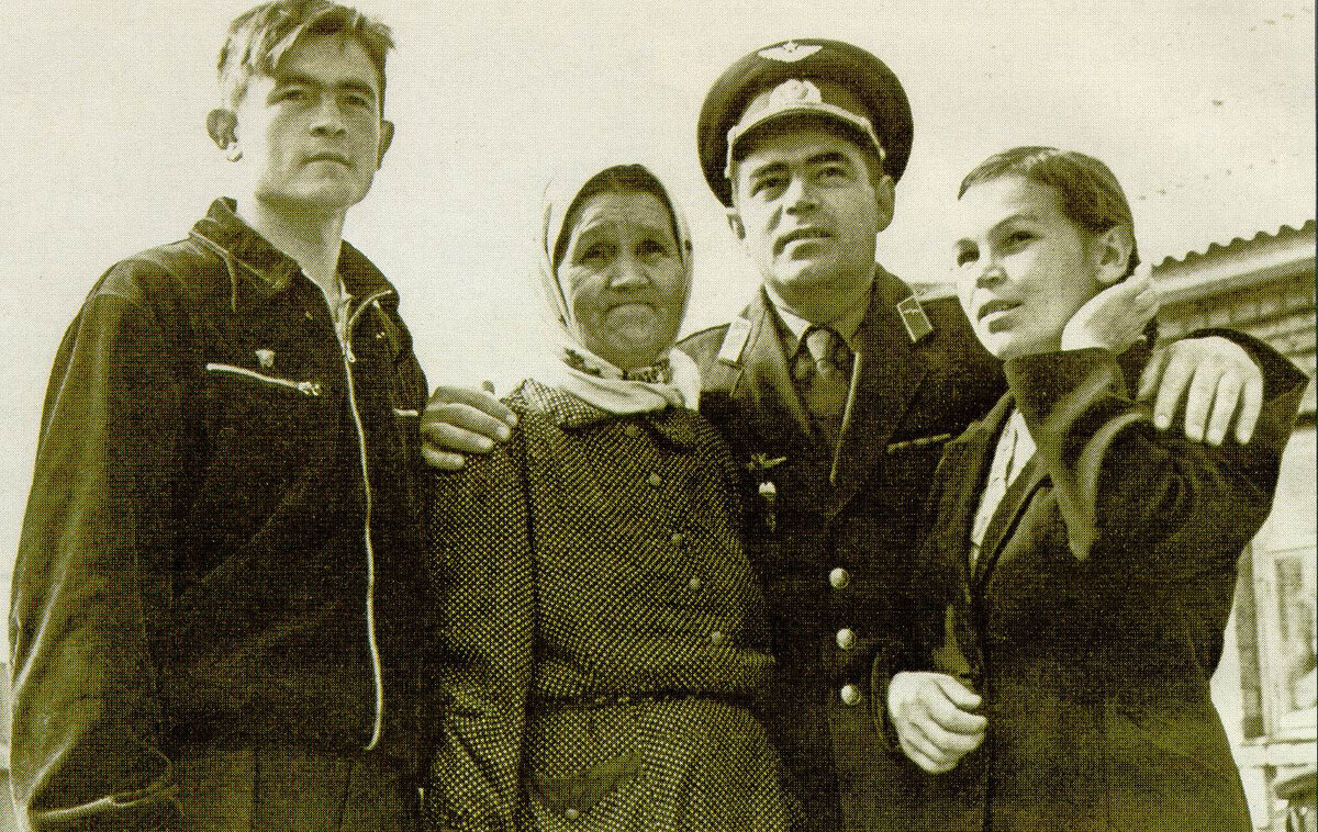 Андриан николаев биография личная жизнь Андриян Николаев: победы и неудачи космического "Сокола" Планета знаменитостей Д
