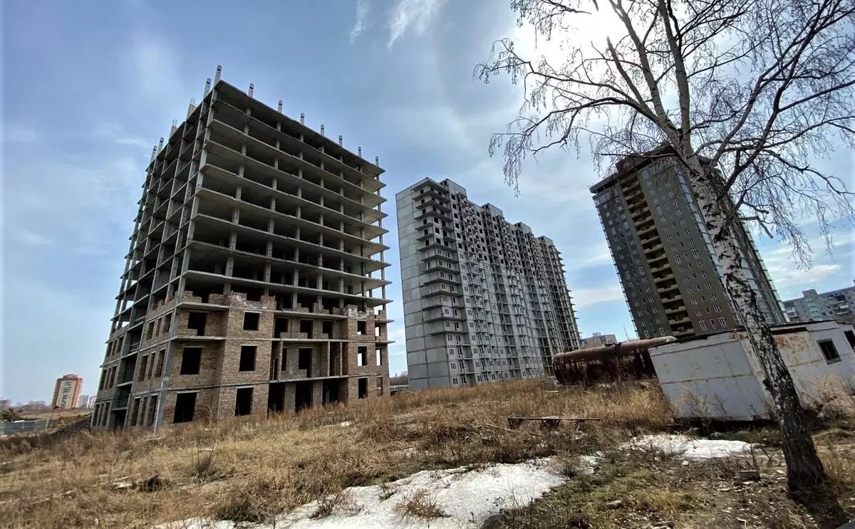 Сокращение выдачи ипотеки на 30% может привести к появлению долгостроев. Фото: zsrf.ru