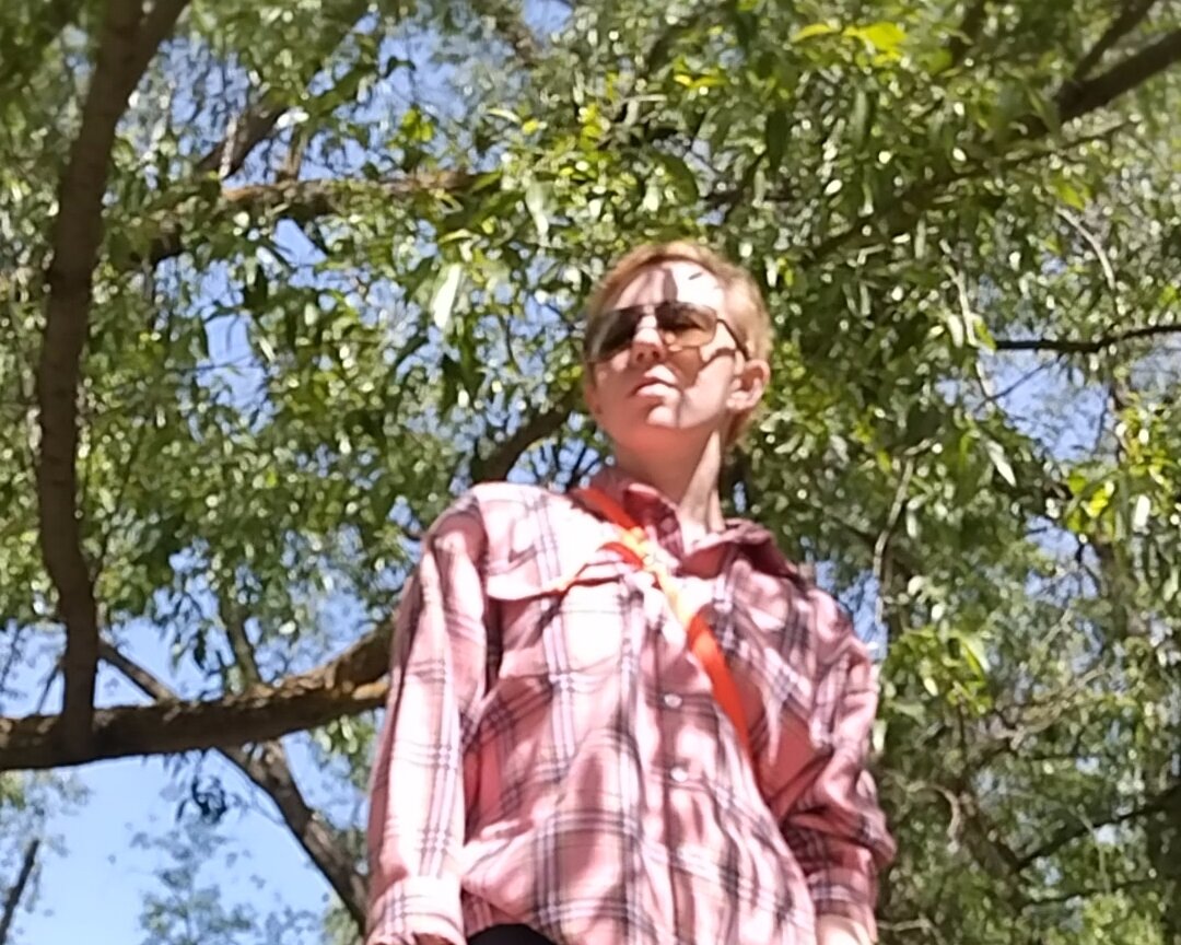 Просто на прогулке. Фотка на телефон.