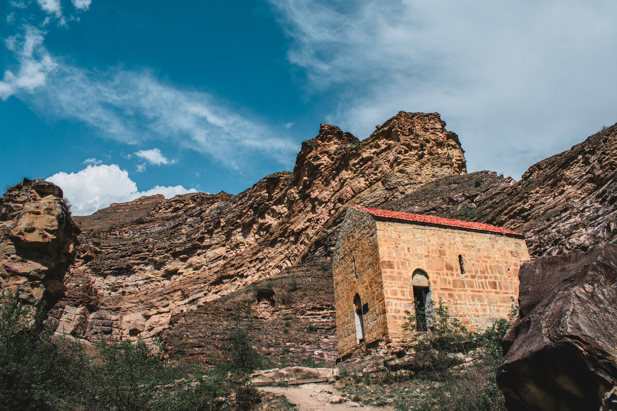 Храм находится в красивейшем ущелье😍
