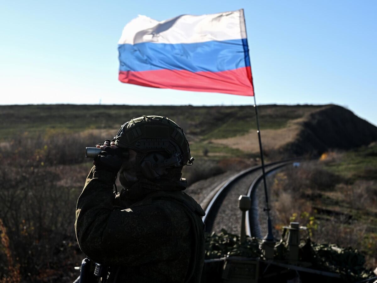    Военнослужащий ВС РФ в зоне проведения спецоперации© РИА Новости / Станислав Красильников