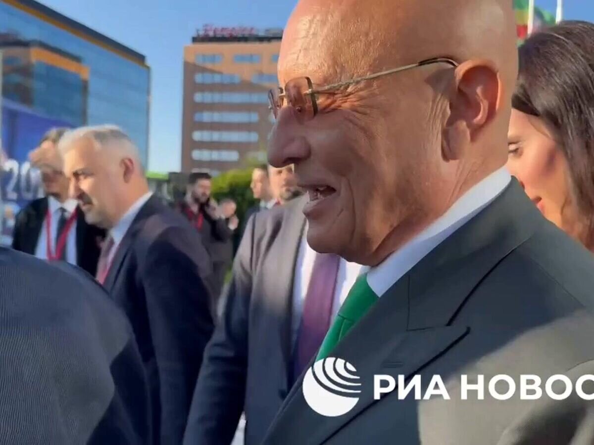    Модератор пленарного заседания ПМЭФ Караганов: вопросы дискуссии не согласовывались© РИА Новости