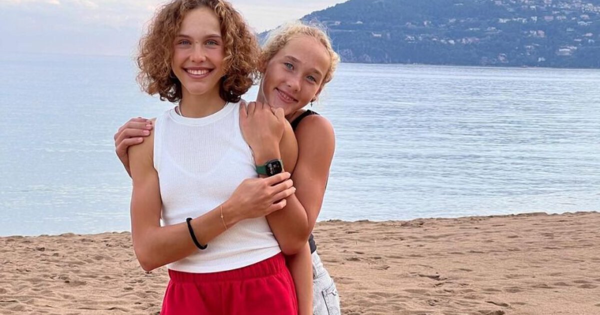Эрика и Мирра Андреевы - две сестры-теннисистки.