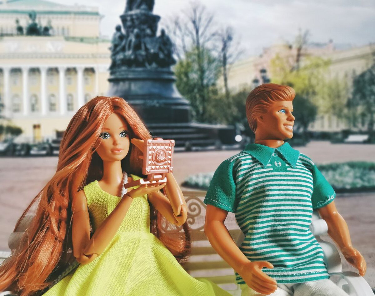 - Вчера я познакомился с девушкой...