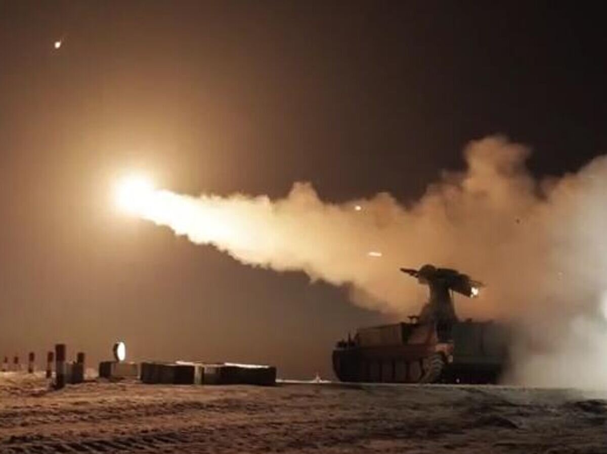    Испытания зенитной управляемой ракеты 9М333 для зенитного ракетного комплекса "Стрела-10М" на Донгузском полигоне в Оренбургской области. Кадр видео© РИА Новости / Пресс-служба концерна "Калашников"