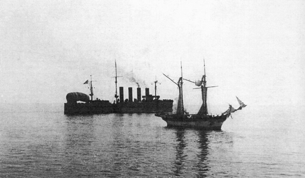 Использование воздушных шаров на крейсере Россия очень помогал в ведении рейдерской войны.